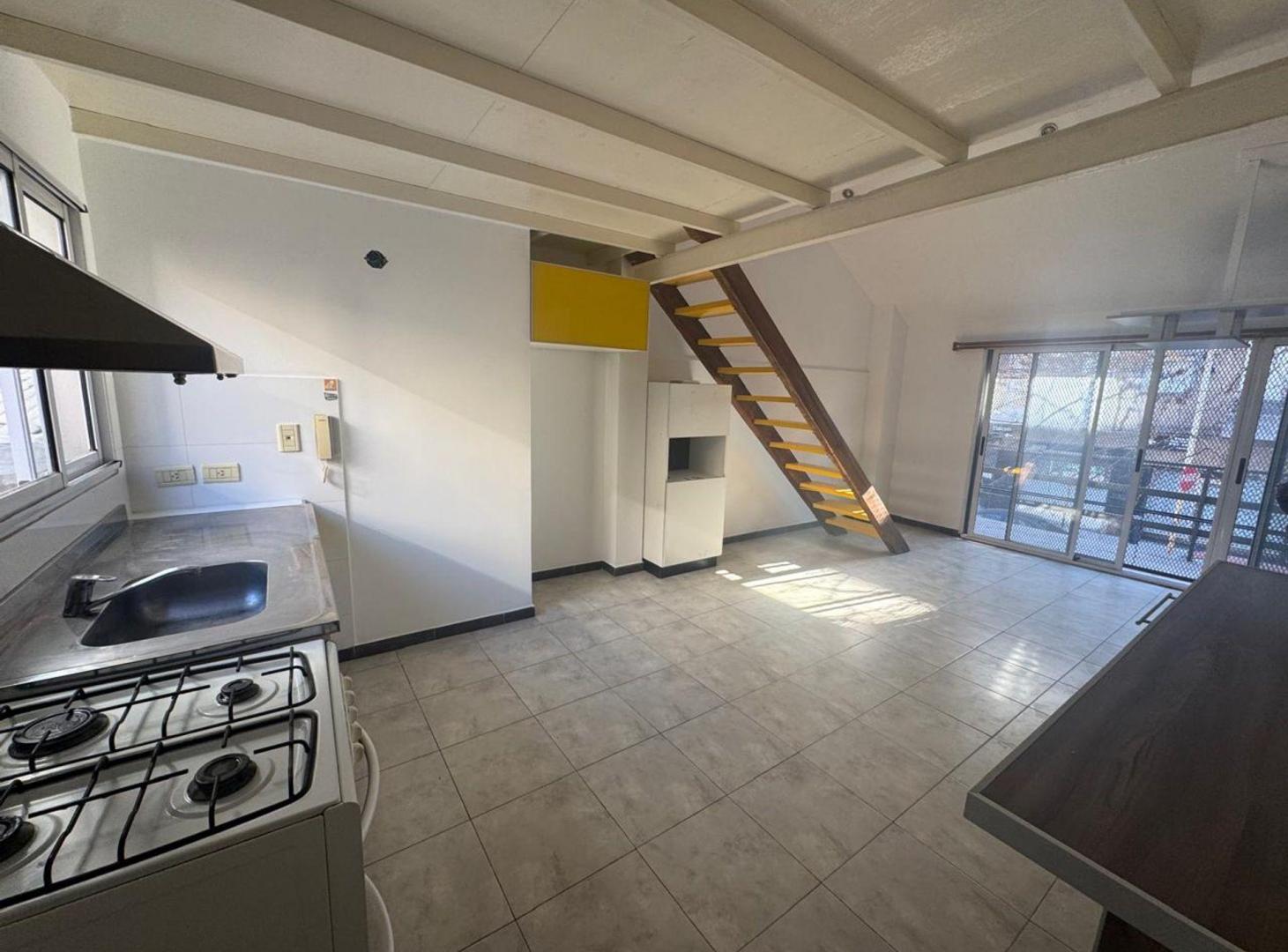 Foto de VENTA DEPTO 2 AMB EN VILLA GRAL MITRE CON BALCON, imagen 1