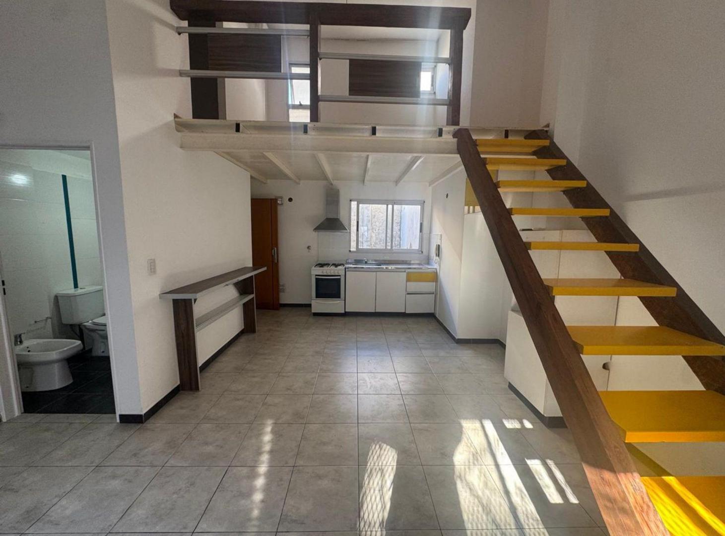 Foto de VENTA DEPTO 2 AMB EN VILLA GRAL MITRE CON BALCON, imagen 2