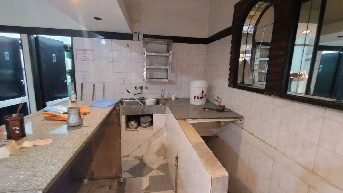 Foto de VENTA LOCAL COMERCIAL CON DEPÓSITO EN MONSERRAT, imagen 2