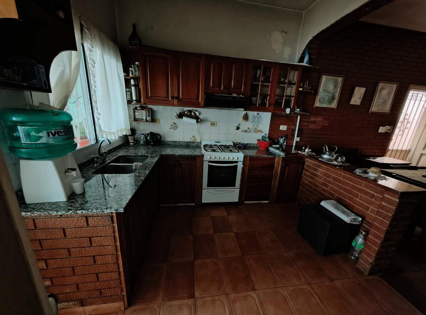 Foto de VENTA CASA 4 AMB EN RAMOS MEJÍA COCHERA Y PATIO, imagen 3