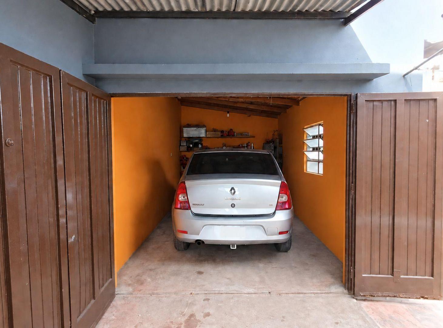 Foto de VENTA CASA LLAVALLOL 4 AMBIENTES COCHERA PATIO, imagen 3