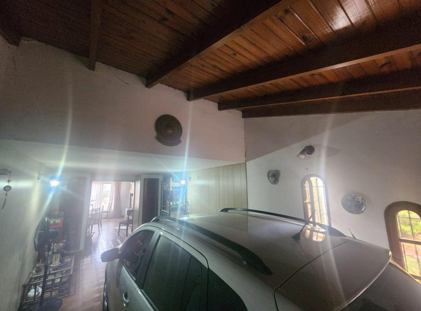 Foto de VENTA DE CASA 3 AMB. EN BANFIELD JARDIN COCHERA, imagen 2