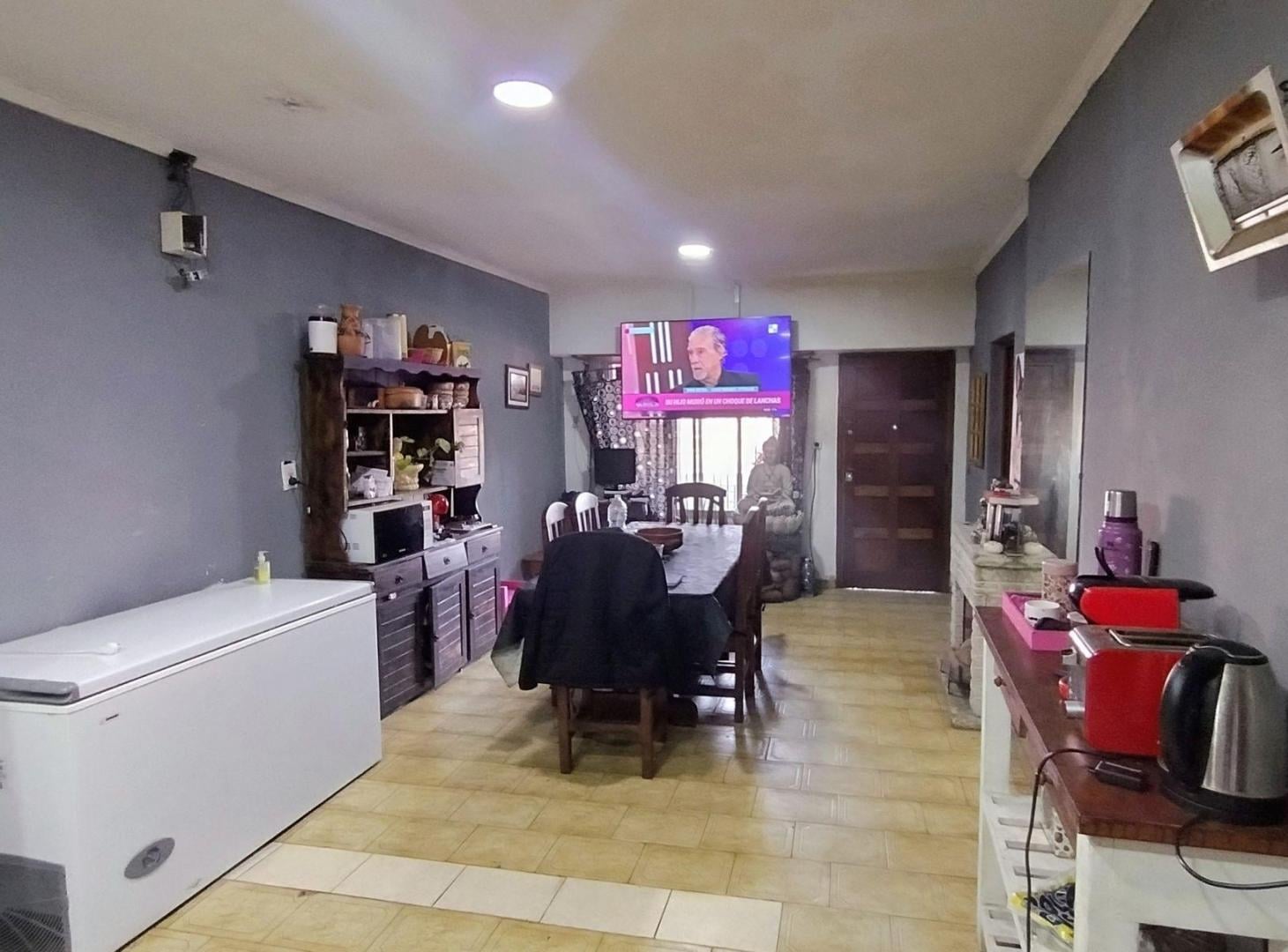 Foto de VENTA CASA 3 AMB CON TERRAZA Y DOS LOCALES LANÚS, imagen 1