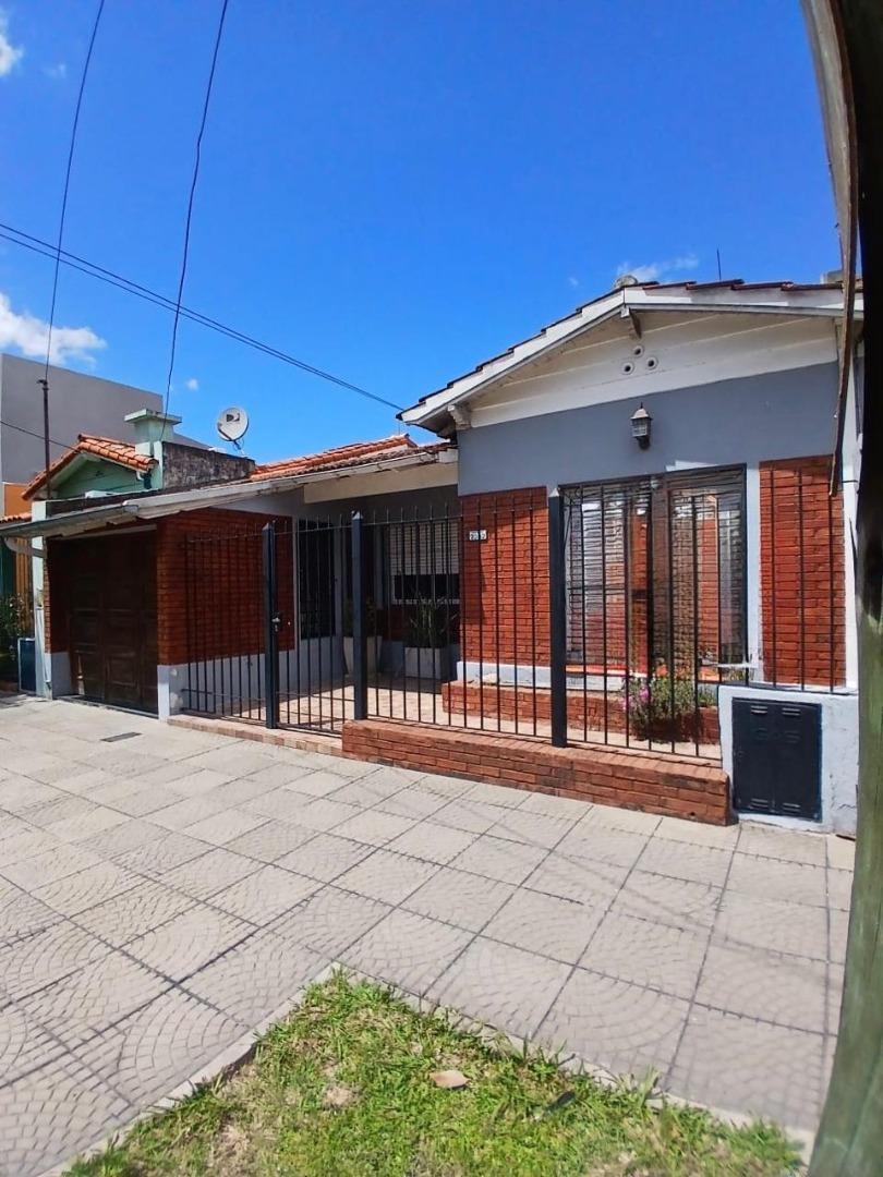 Chalet de 5 ambientes en Olivos Golf, para actualizar