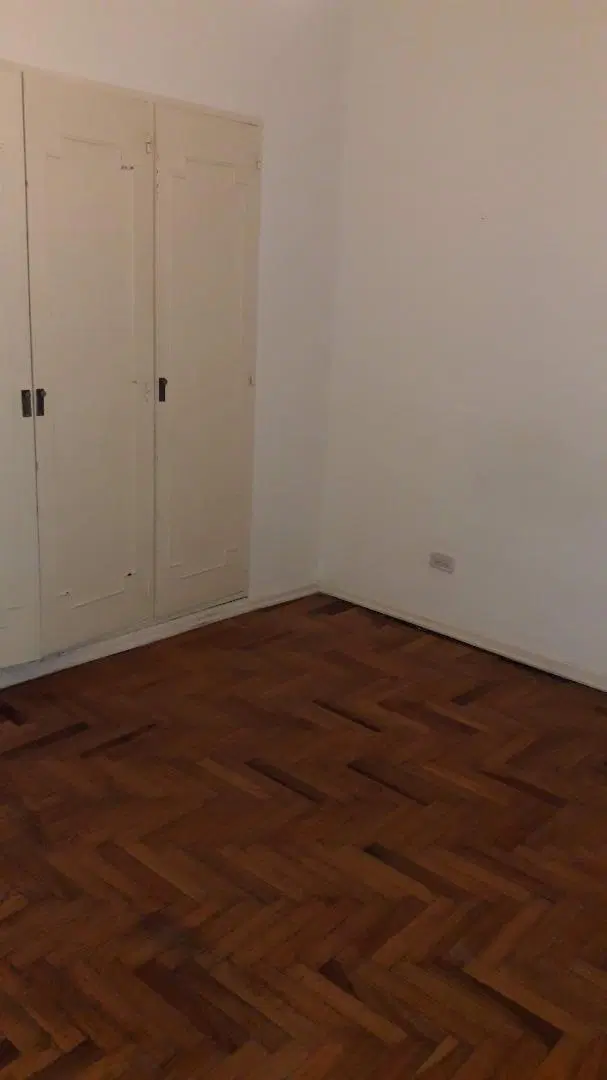 Muy buen departamento de tres ambientes al frente 5