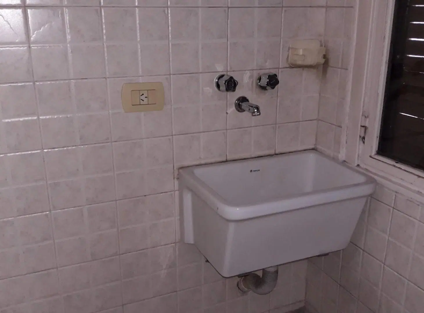 Muy buen departamento de tres ambientes al frente 4