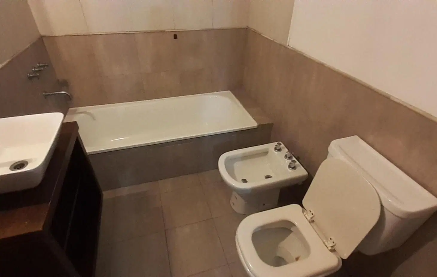 amplio depto de dos ambientes con balcón y vista abierta 2
