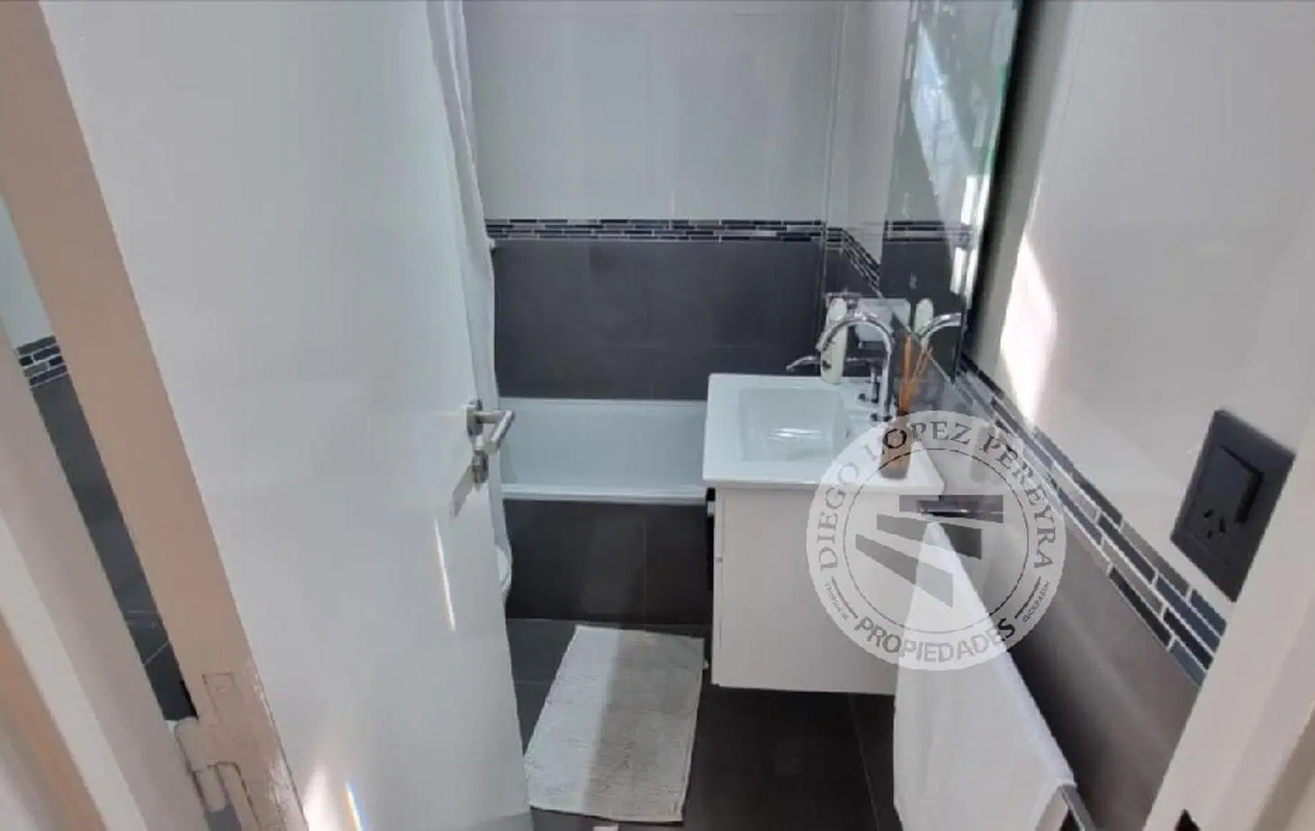 Excelente departamento de 3 amb. piso alto  en Olivos Centro 4