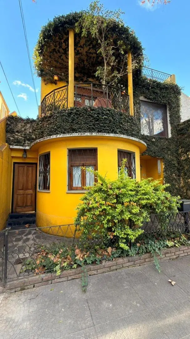 Hermosa Casa en Venta en Villa Urquiza 1