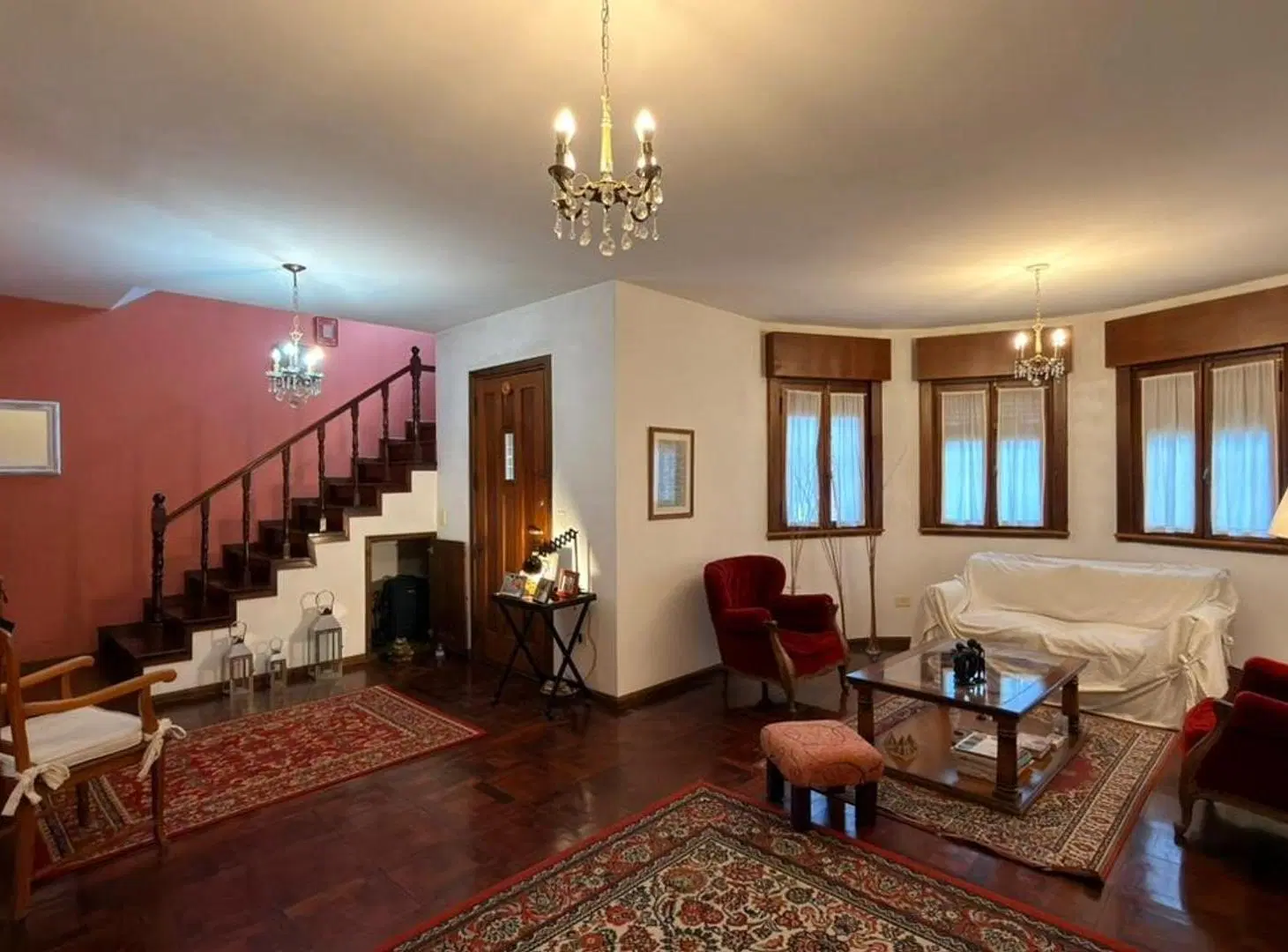 Hermosa Casa en Venta en Villa Urquiza 3