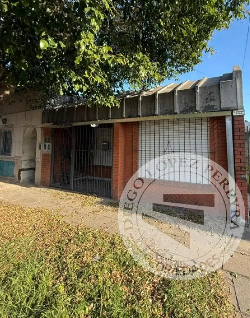 PH 3 ambientes al frente con patio cubierto en Carapachay 3