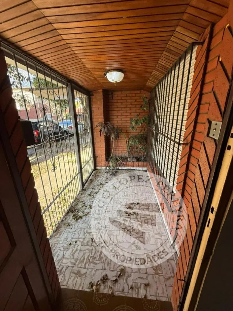 PH 3 ambientes al frente con patio cubierto en Carapachay 8