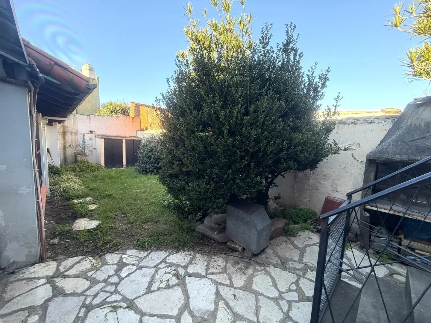 CASA DE 2 DORMITORIOS CON JARDÍN Y PARRILLA 2
