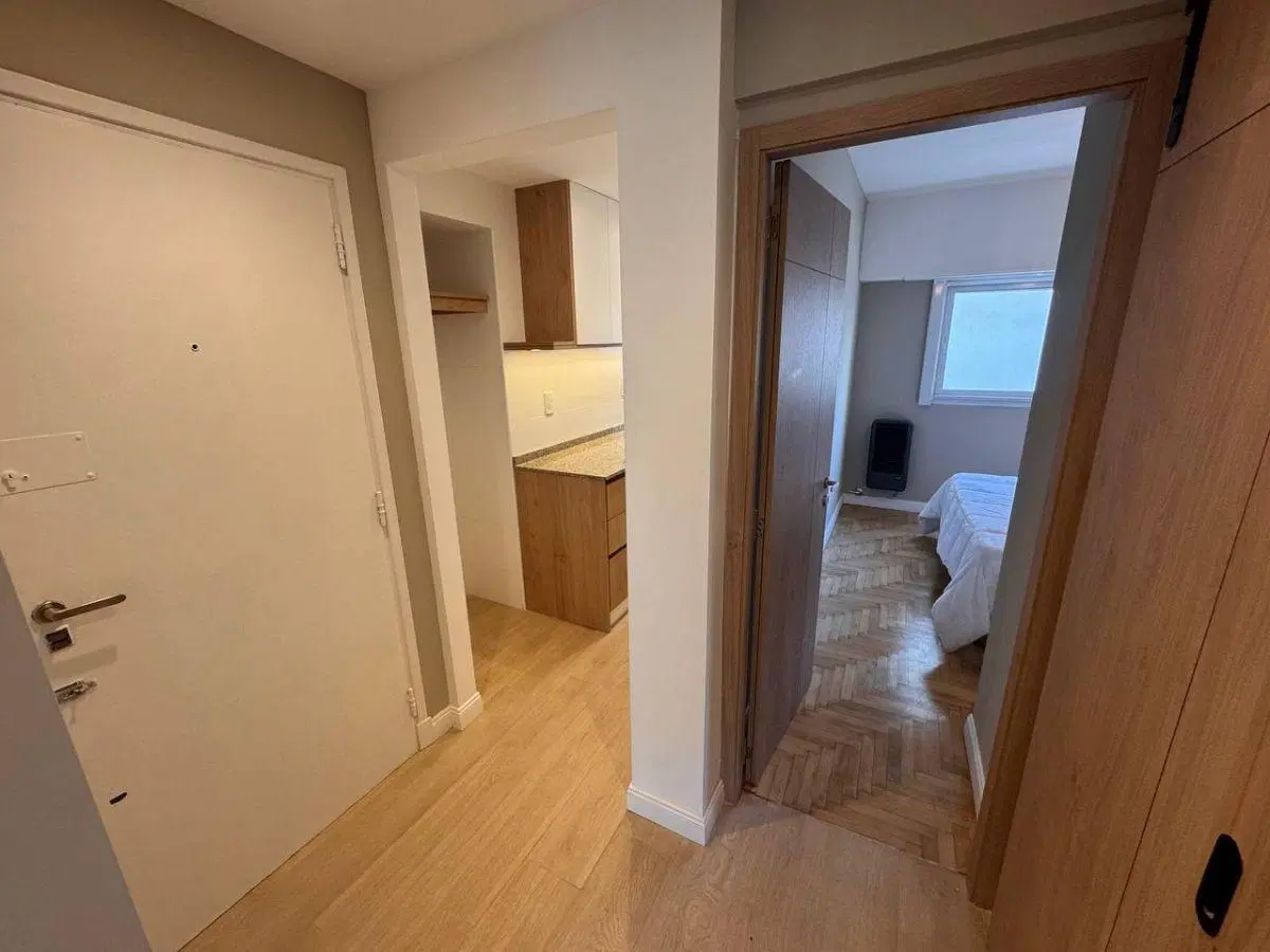 2 AMBIENTES AL FRENTE CON BALCÓN - RECICLADO 4