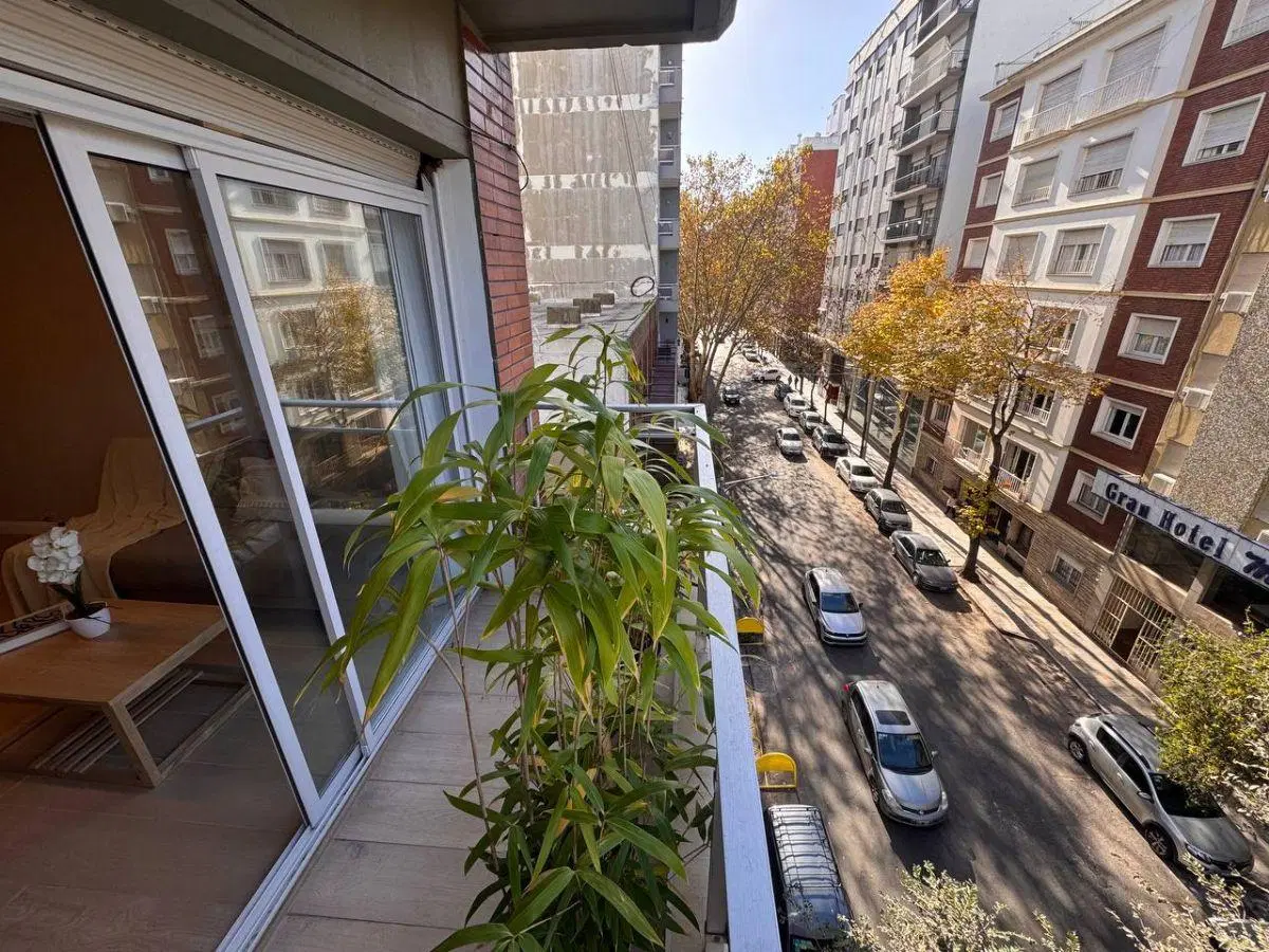 2 AMBIENTES AL FRENTE CON BALCÓN - RECICLADO 3