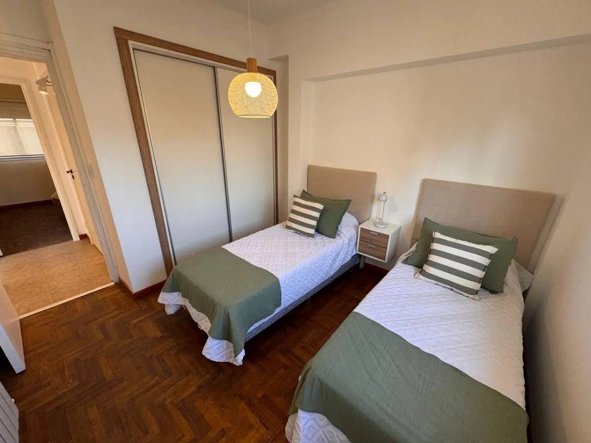 3 AMBIENTES AL FRENTE CON BALCON TERRAZA 4