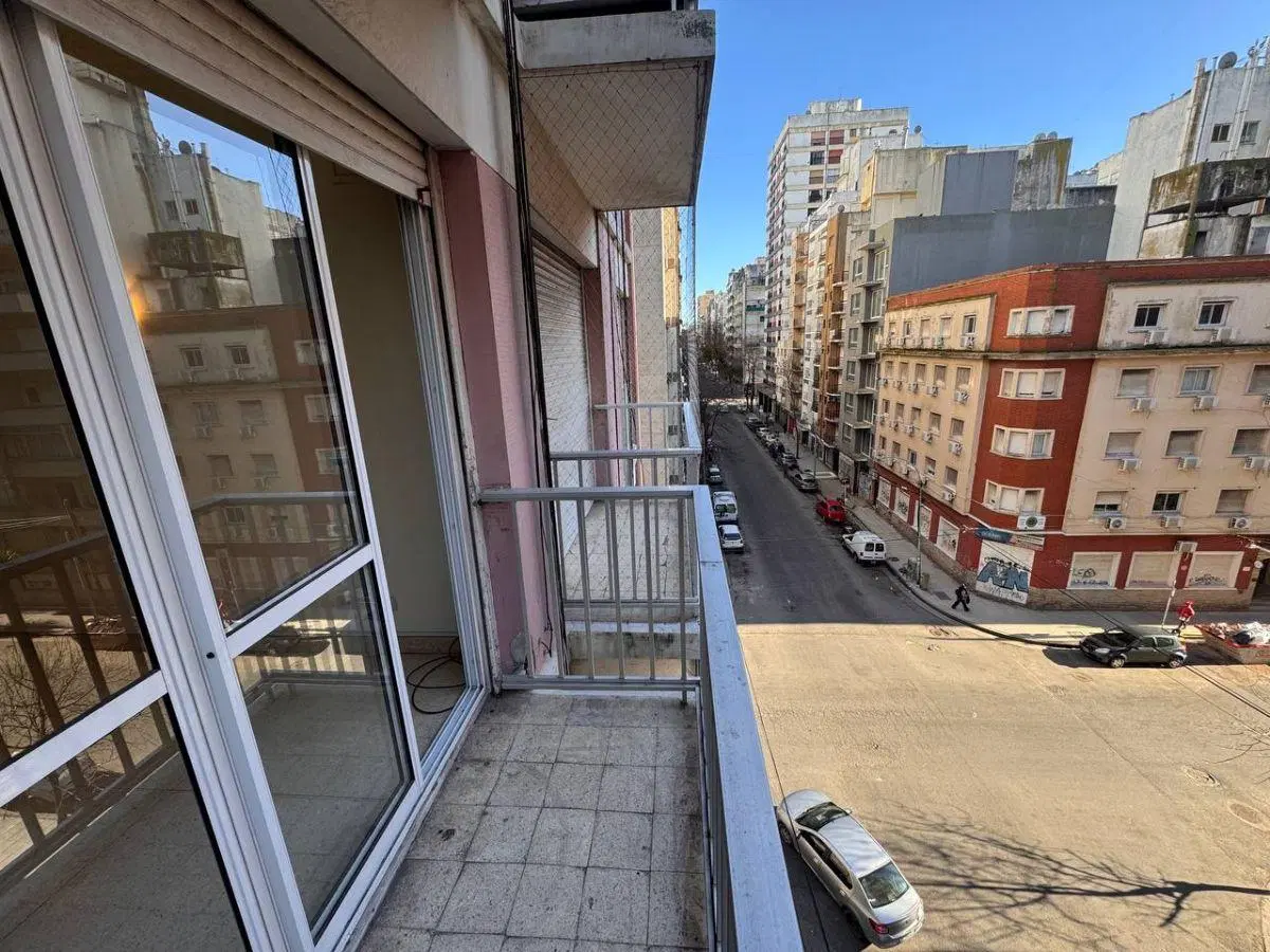 2 AMBIENTES AL FRENTE CON 2 BAÑOS - ZONA ALDREY 3