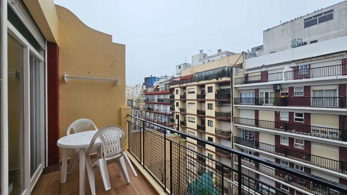1 AMBIENTE AL FRENTE CON BALCON TERRAZA 2