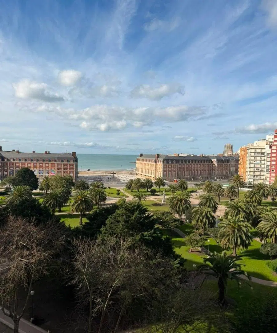 2 AMBIENTES CON VISTA LA MAR - PLAZA COLON 3