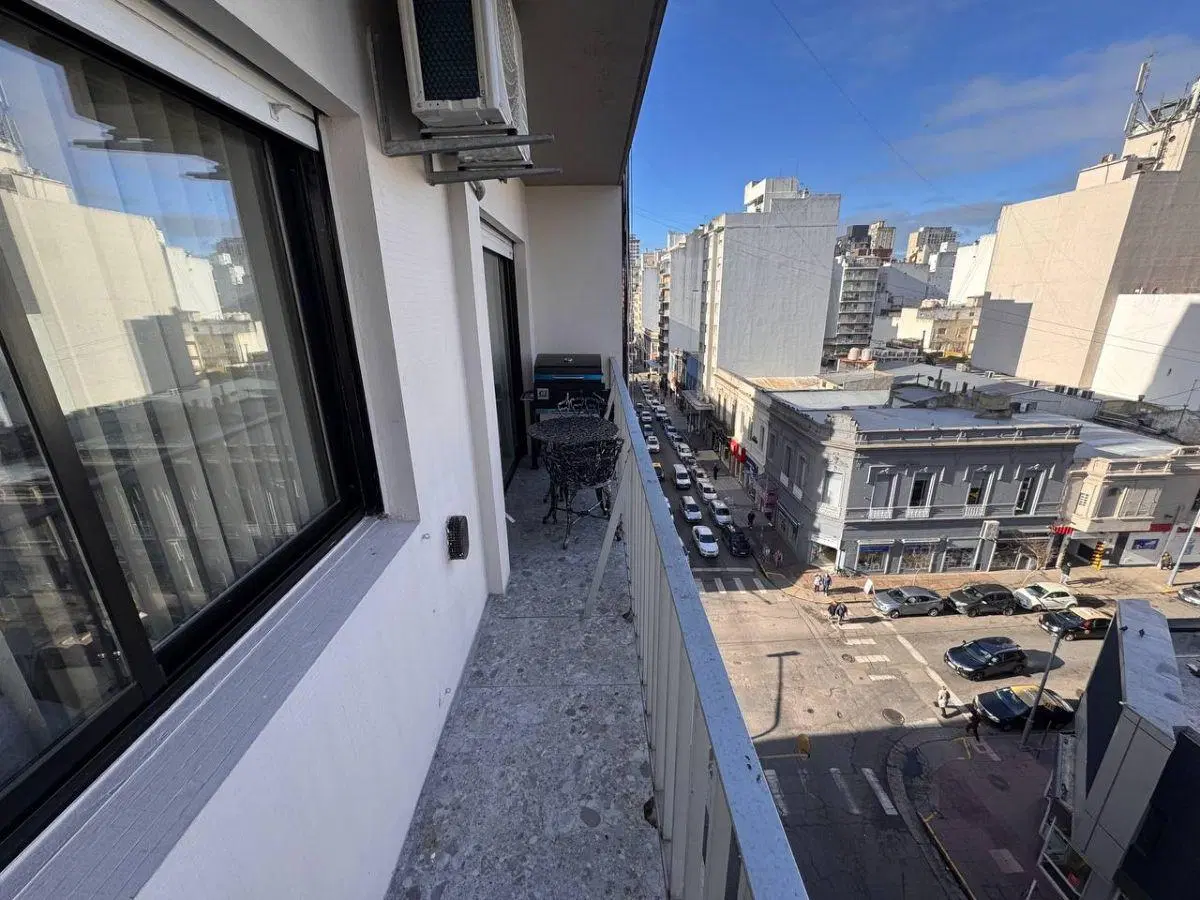 3 AMBIENTES AL FRENTE CON BALCON CORRIDO 5