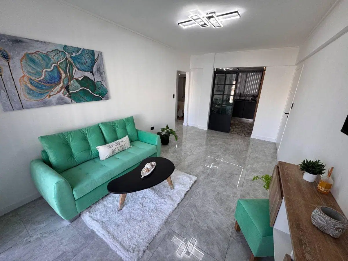 3 AMBIENTES AL FRENTE CON BALCON CORRIDO 5