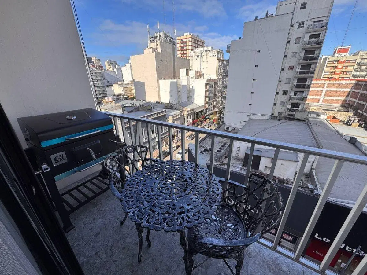 3 AMBIENTES AL FRENTE CON BALCON CORRIDO 1
