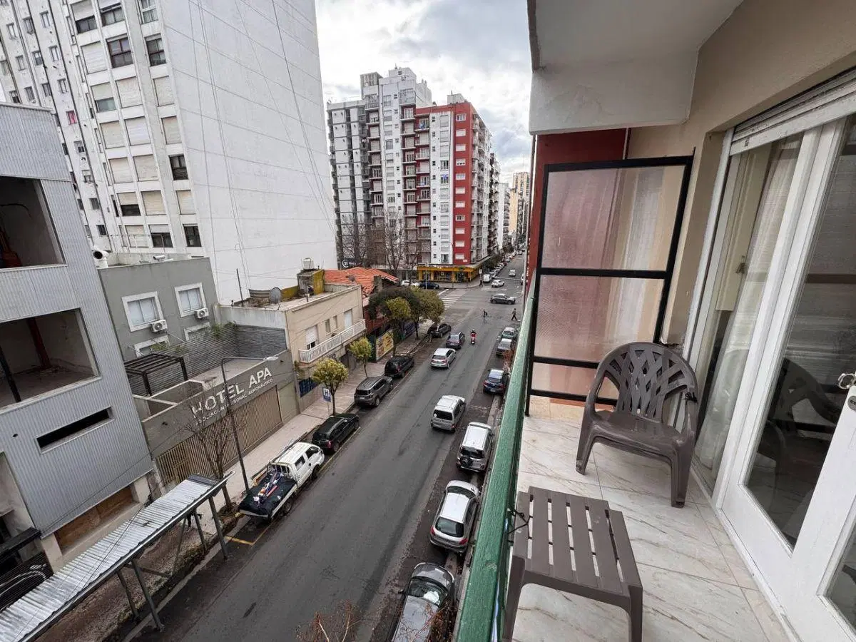 2 AMBIENTES CON DEPENDENCIA - ZONA PLAZA MITRE 5