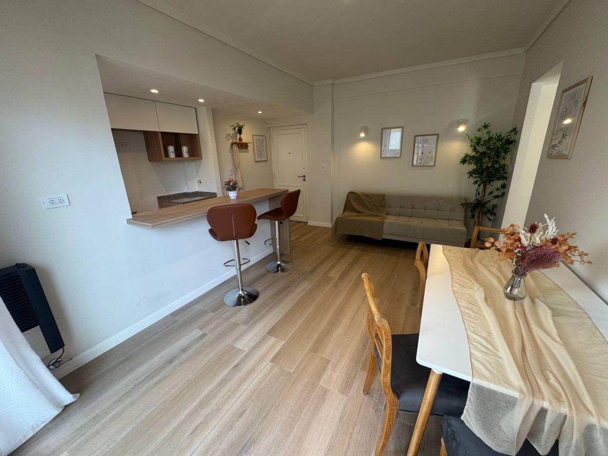 Foto de DEPARTAMENTO 2 AMBIENTES CON 2 BALCONES EN PLAZA COLON, imagen 2