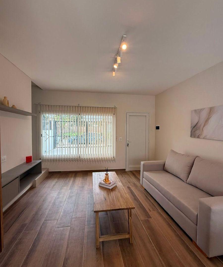 Foto de DUPLEX 4 AMBIENTES CON COCHERA - PARQUE LURO, imagen 2