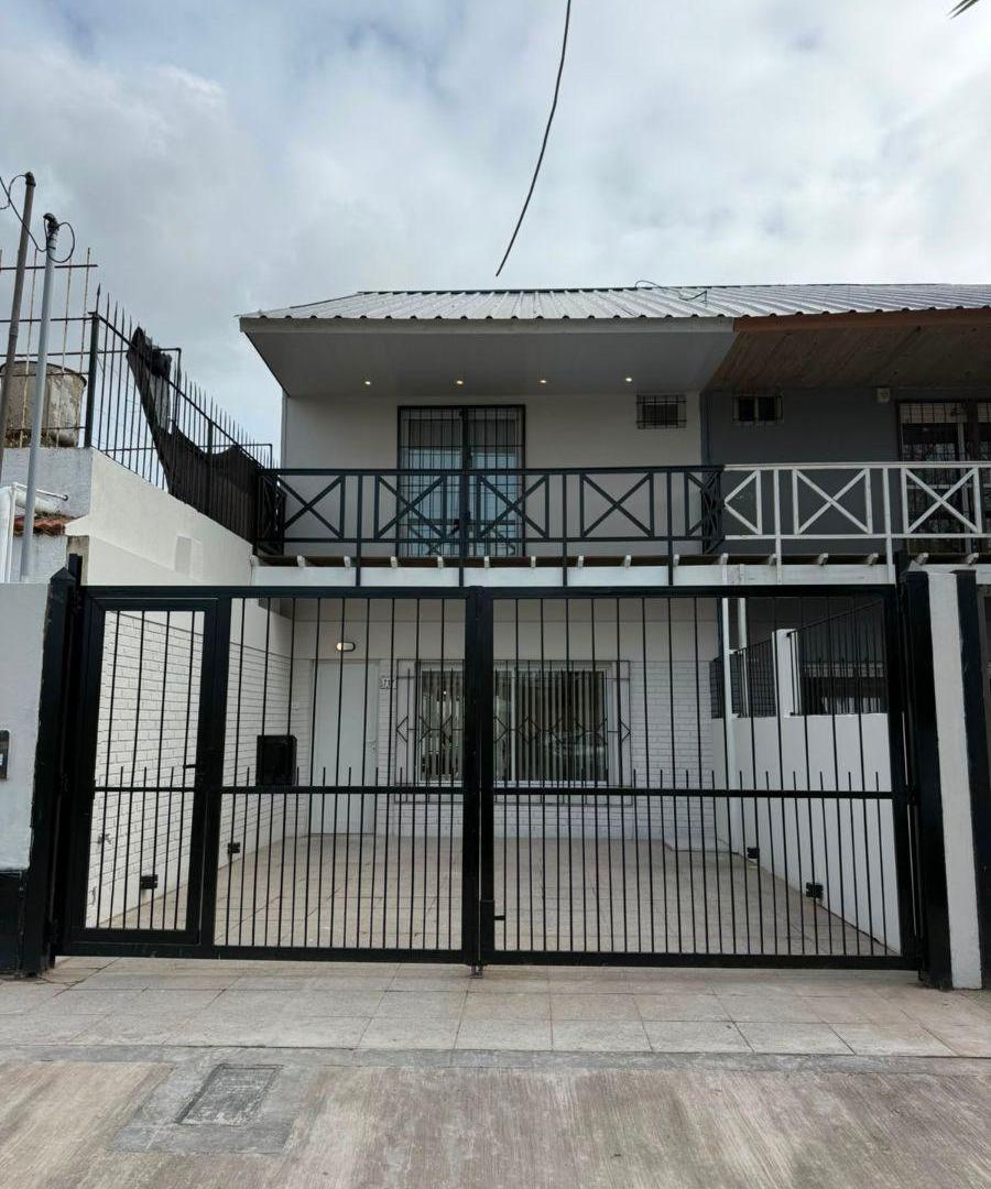 Foto de DUPLEX 4 AMBIENTES CON COCHERA - PARQUE LURO, imagen 1