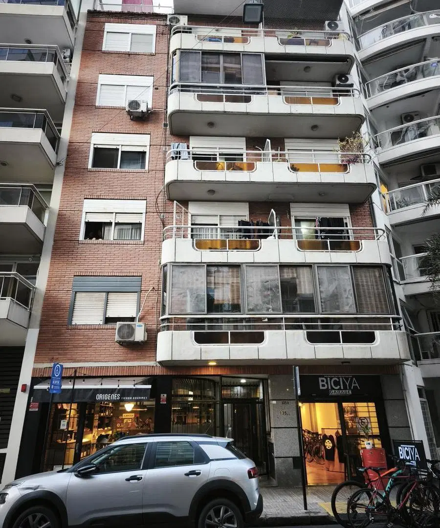 1 dormitorio al frente con balcón y vista al Parque – Moreno 135 bis 3