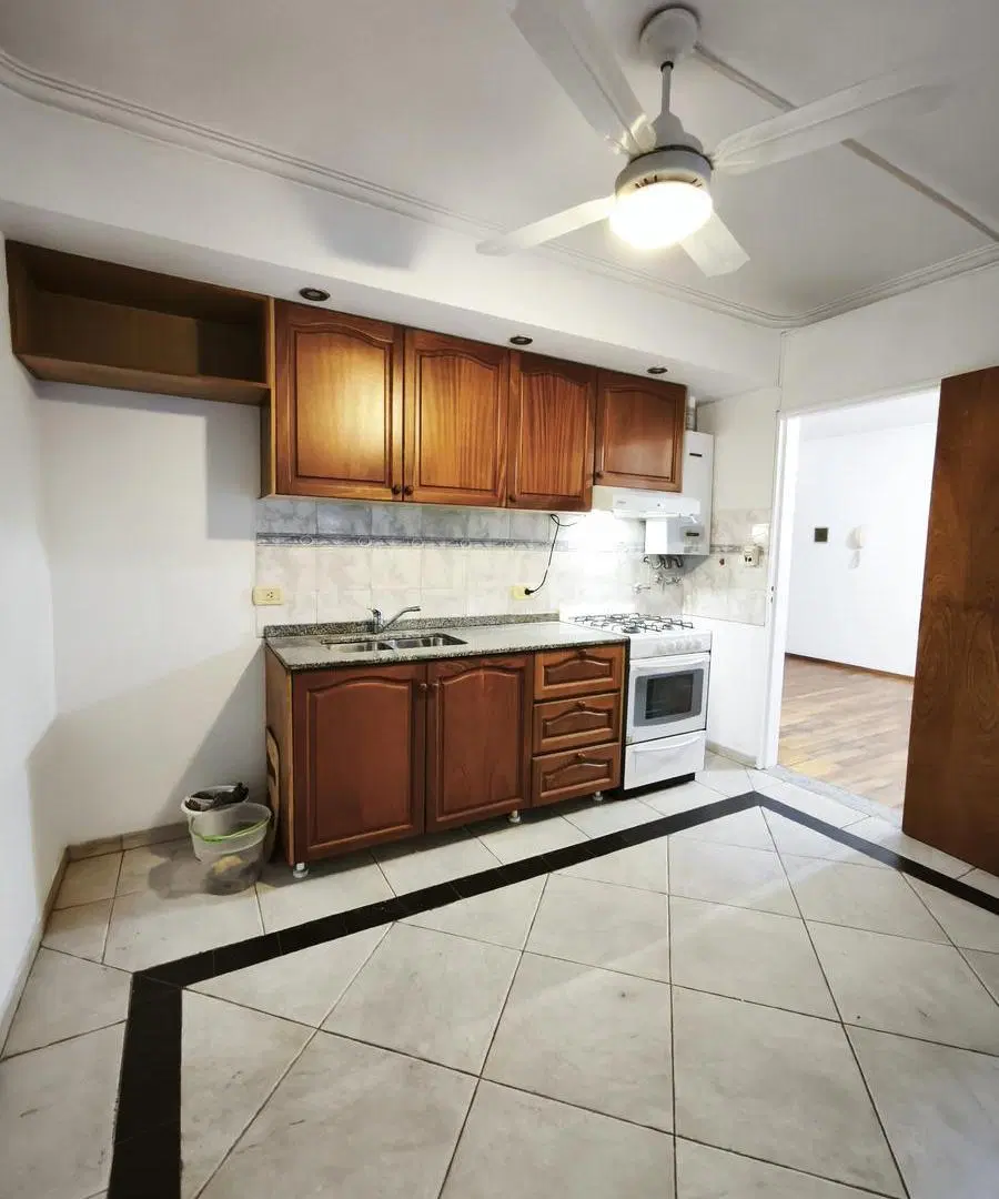 1 dormitorio al frente con balcón y vista al Parque – Moreno 135 bis 2