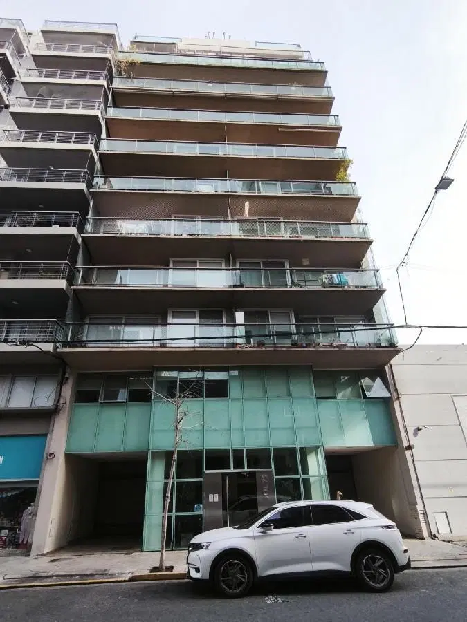 2 dormitorios con cochera y amenities – Ubicación estratégica en Balcarce 72 2