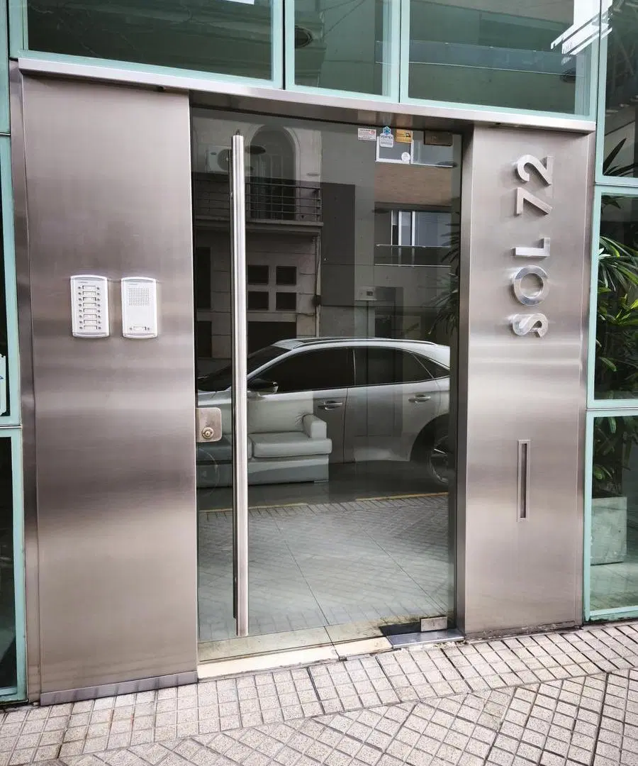 2 dormitorios con cochera y amenities – Ubicación estratégica en Balcarce 72 3