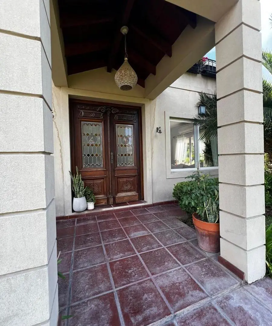 Alquiler anual Casa en Barrio Privado Los Naranjos. 2
