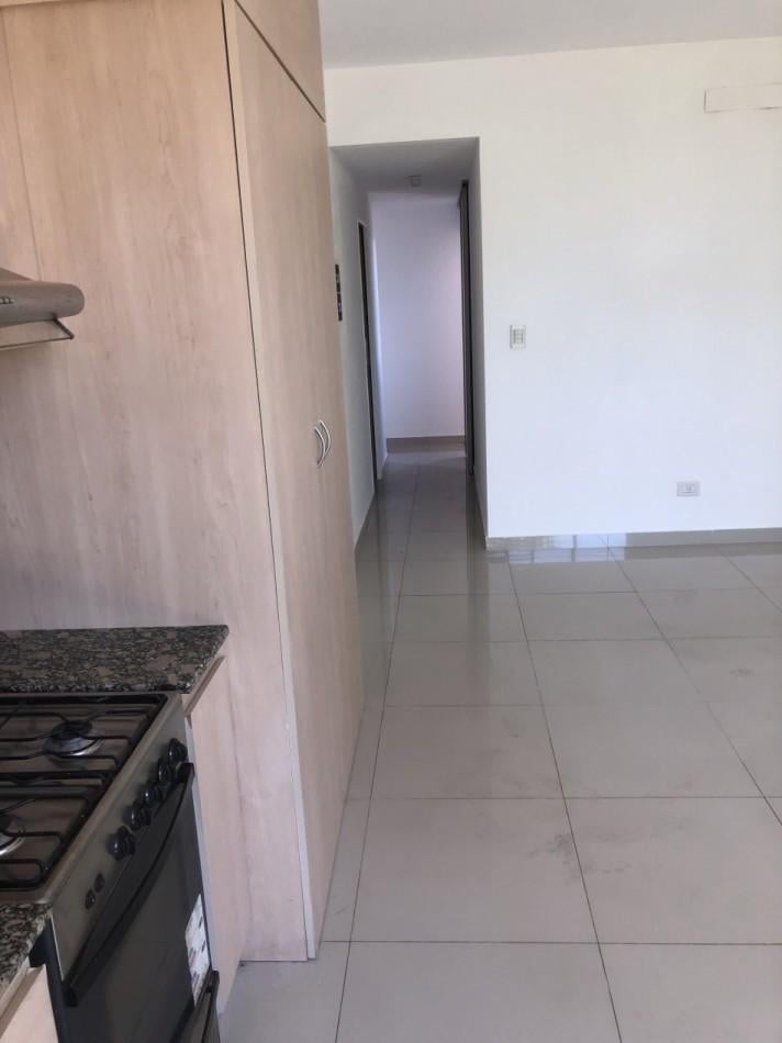 Foto de Alquiler Departamento de 2 Ambientes con Cochera en Bernal, imagen 3