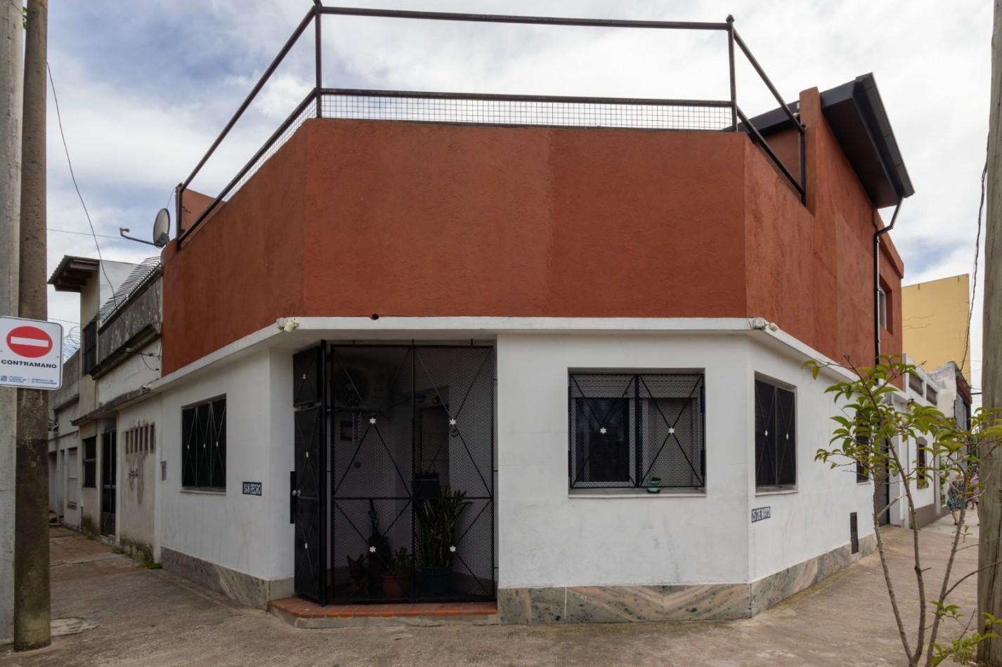 Foto de Venta Casa en esquina con Cochera en Temperley, imagen 2