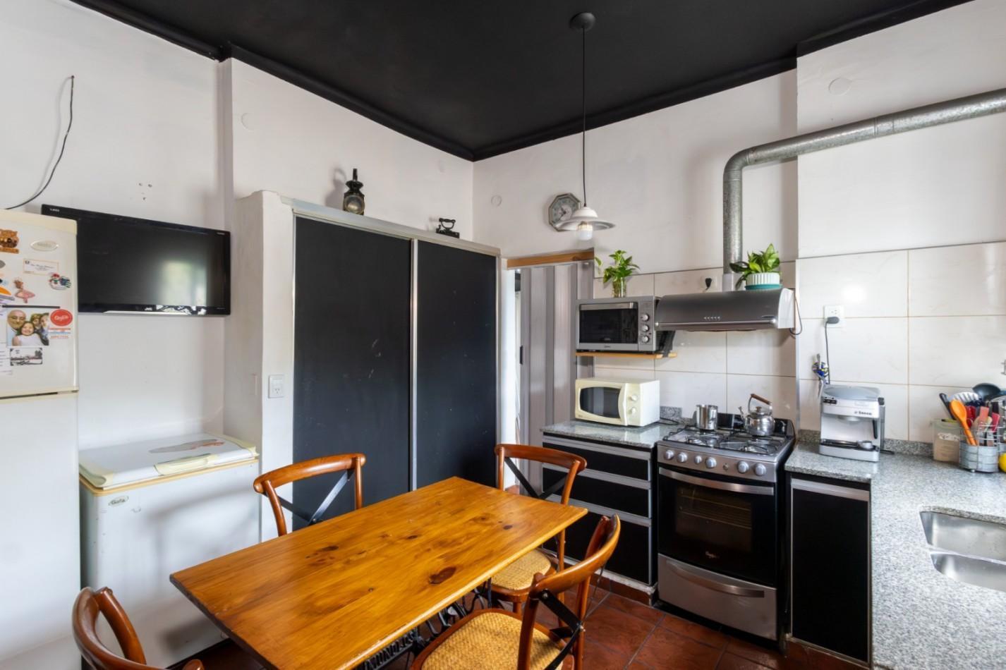 Foto de Venta Casa en esquina con Cochera en Temperley, imagen 3
