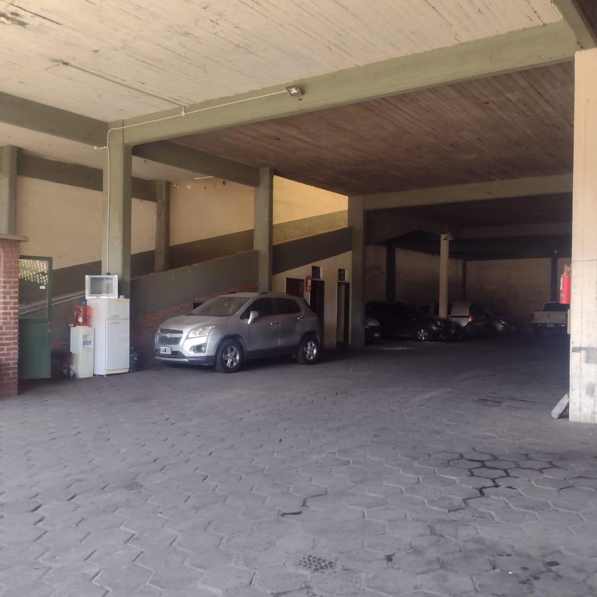 Importante Galpón en 2 Plantas 2500 m² 3