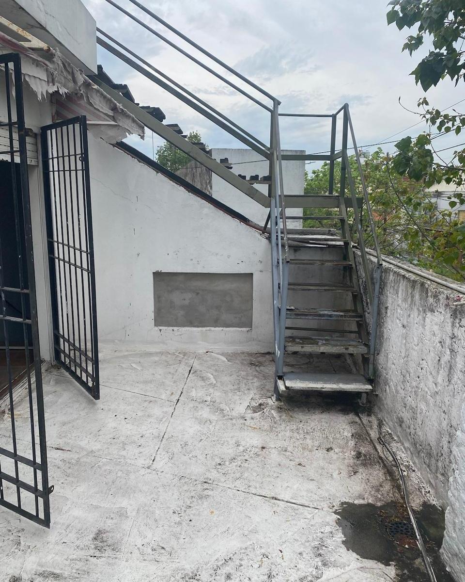Casa y Departamento P/ 2 Familias 2