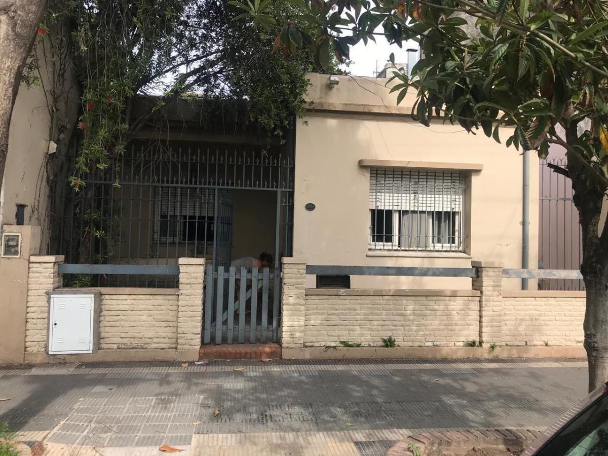 Casa 3 Ambientes Amplios, Lote 8.66 X 38 mts. Vélez Sarfield Al 2500