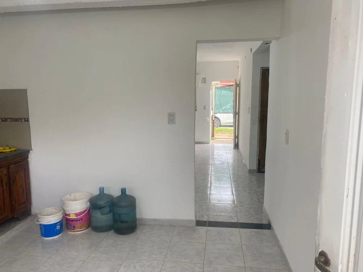 Casa de 3 ambientes con todos los servicios. Se toman vehículo en parte de pago 2