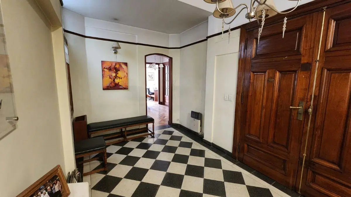 Elegante y luminoso departamento de oficias / estudio jurídico / consultorios 1