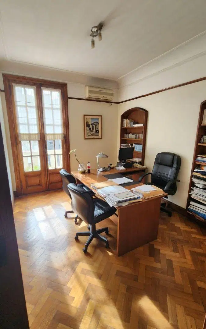 Elegante y luminoso departamento de oficias / estudio jurídico / consultorios 4