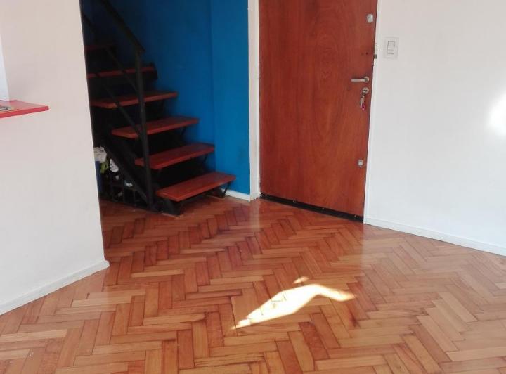 Duplex 2 ambientes en Almagro Maza 400, frente con balcón, acepta mascotas