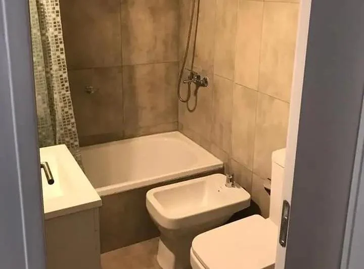 Monoambiente a estrenar en Flores sin muebles u$s350 + expensas y servicios
