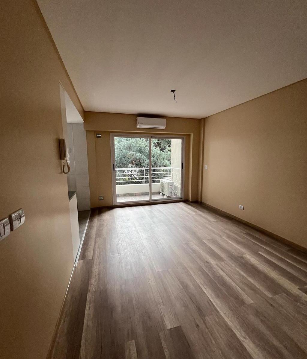 VENTA 2 ambientes en Flores c/ balcón, frente piso 8 , vista abierta, A ESTRENAR