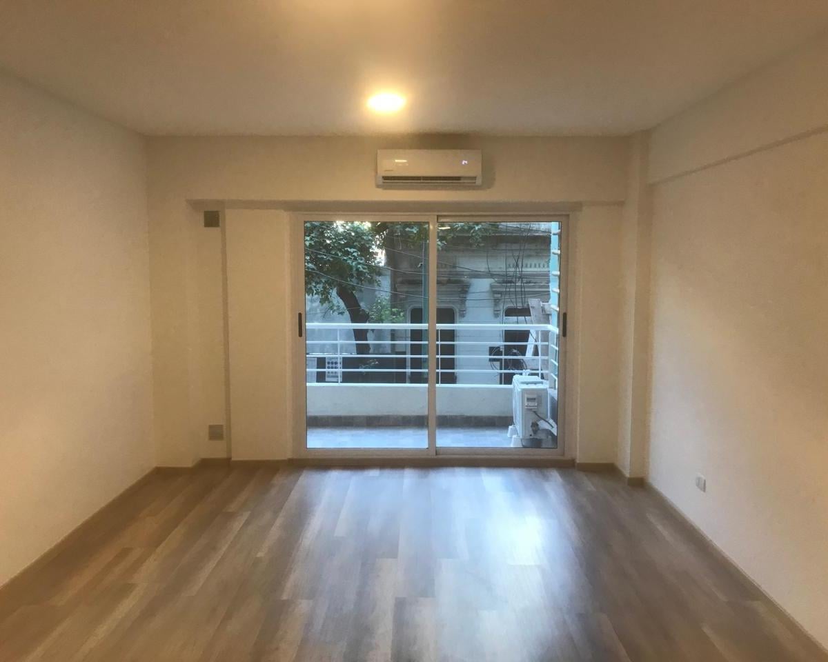 Foto de Monoambiente frente con balcón en Flores, Bonorino 169, frente y, imagen 5