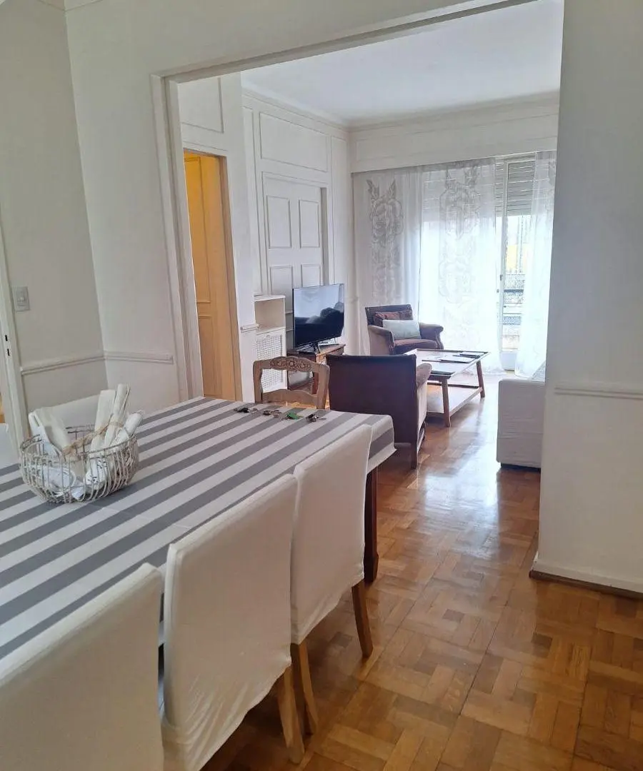 4 ambientes en Recoleta-
Uriburu 13000 -c/ balcón- 2 baños - Lavadero y lavarropas 3