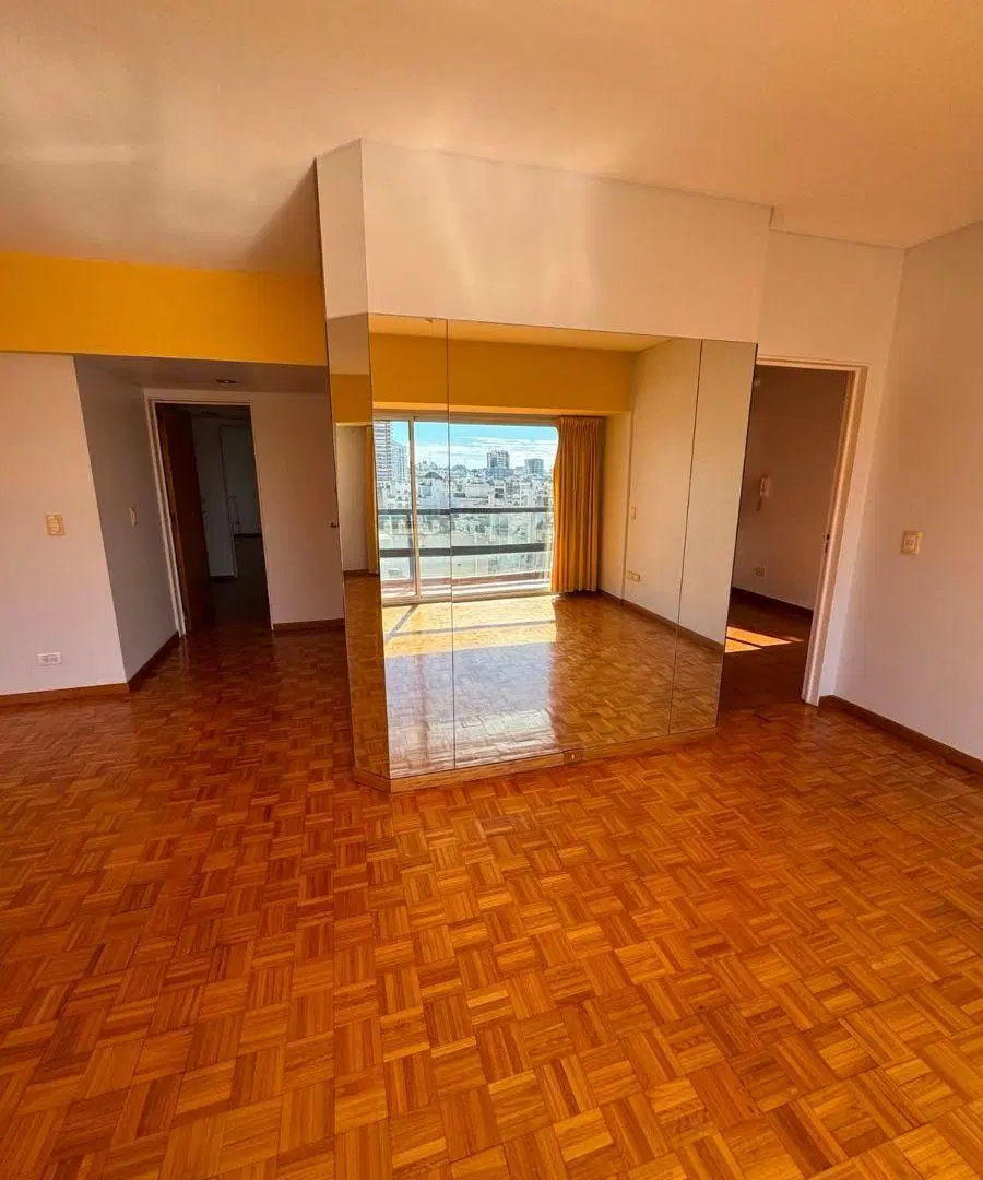 3 ambientes con dependencias, piso 16, balcón con vista al Río, muy luminoso, garage y seguridad 24 2